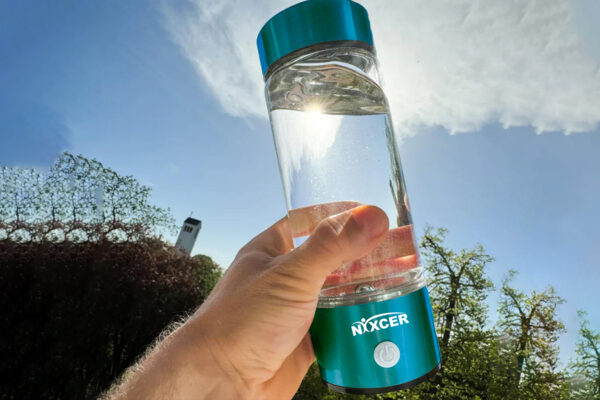 Do Hydrogen Bottles Alter the Taste of Water?